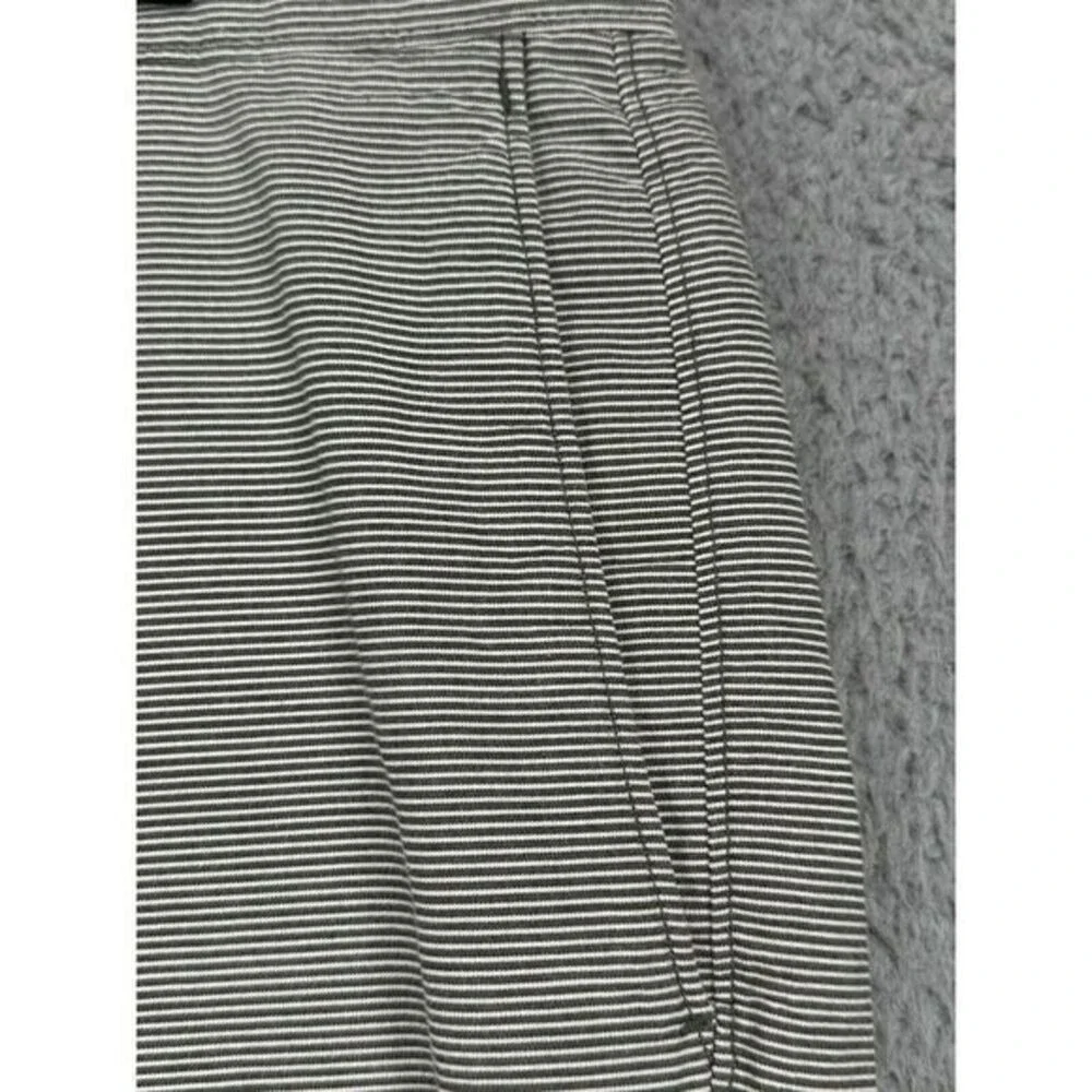 Banana Republic Khakis Shorts Men 34 Black White Stripe Flat Front Casual Pocket